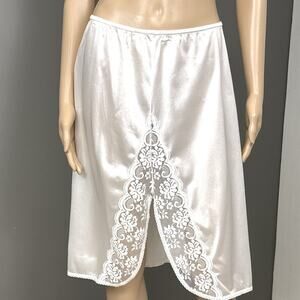 Vintage Chantilly Maidenform Half Slip Lace Walking Slit Medium Union USA READ